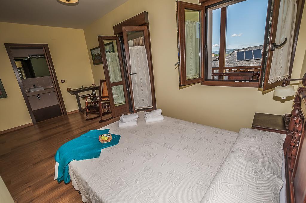 Casa Rural El Almendro De Maria Ponferrada Room photo